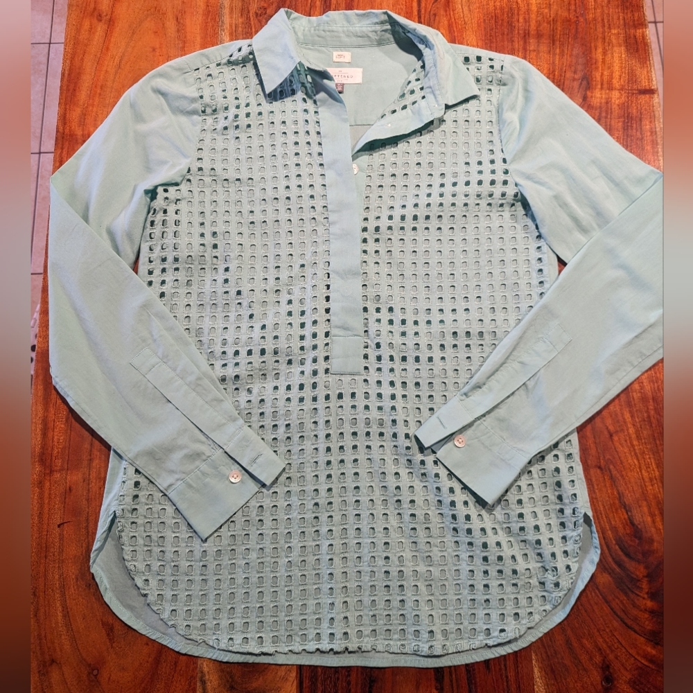 Green detailed long sleeved top